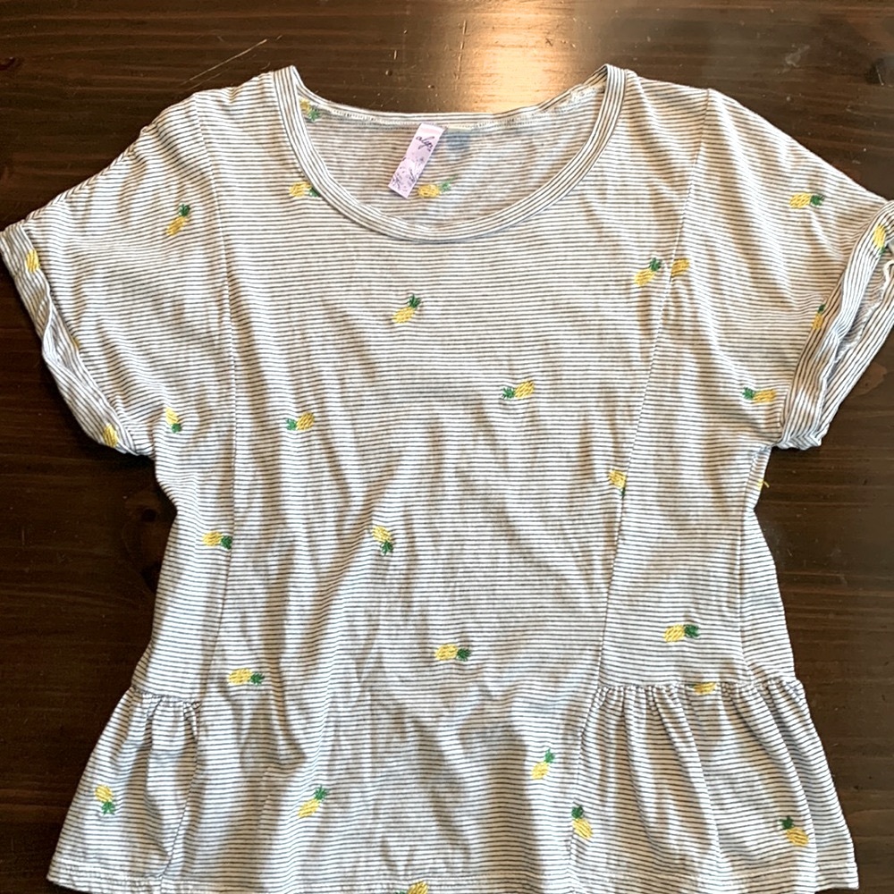 Francesca’s Collections Alya Top Pineapple Striped Short Sleeve Tee Size Medium